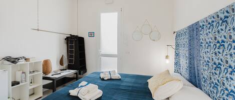 1 habitación, tabla de planchar con plancha, wifi gratis y ropa de cama