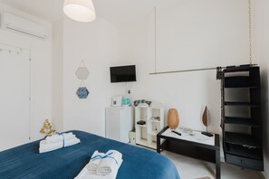 1 habitación, tabla de planchar con plancha, wifi gratis y ropa de cama 