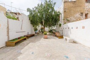 Property grounds - Guest House 'Oro' with Shared Terrace, Wi-Fi and Air Conditioning (Mazara del Vallo)