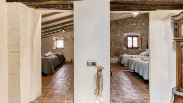 2 slaapkamers, een strijkplank/strijkijzer, gratis wifi, beddengoed