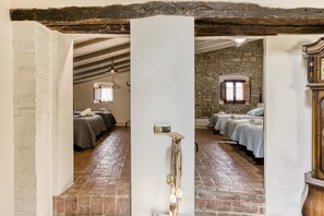 2 habitaciones, tabla de planchar con plancha y wifi gratis 