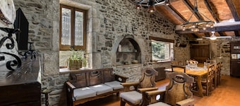 Casa de vacaciones 'Can Soler De Merlant I' con vistas a la montaña, piscina compartida y Wi-Fi