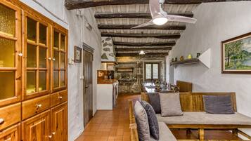 Kamin, Tischtennisplatte