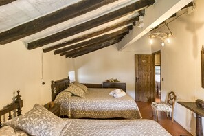 3 chambres, fer et planche à repasser, Wi-Fi gratuit, draps fournis