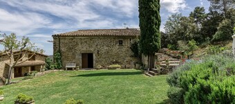 Vakantiehuis 'Can Soler De Merlant 2' met uitzicht op de bergen, gedeeld zwembad en wifi