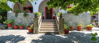 Holiday Home 'Theodora' with Mountain View, Wi-Fi and Air Conditioning