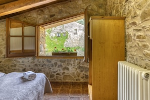 3 bedrooms, iron/ironing board, free WiFi, bed sheets - Country House 'El Paller I De Can Soler' with Shared Pool, Shared Garden and Wi-Fi (Porqueres)