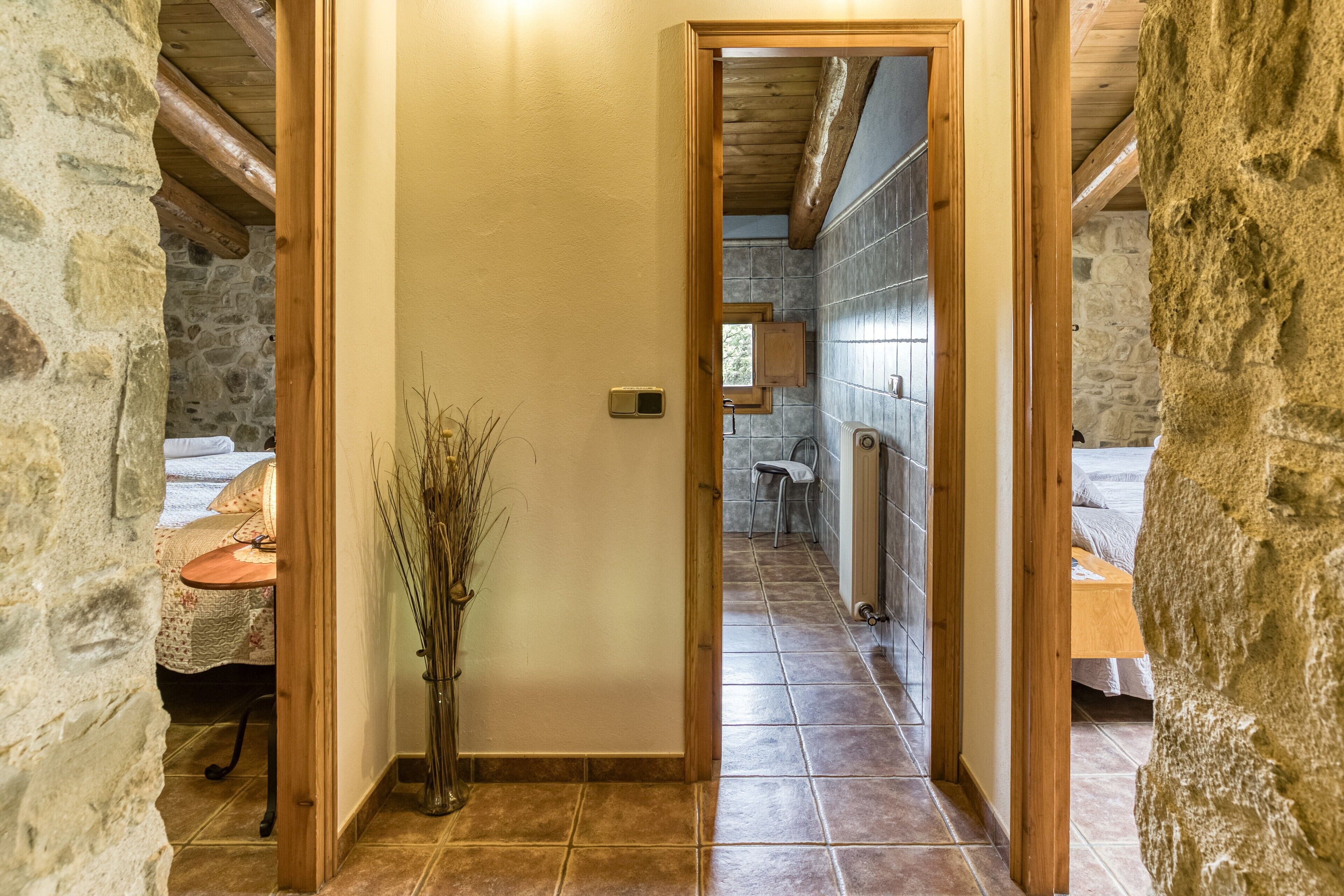 3 dormitorios, tabla de planchar con plancha, wifi gratis y ropa de cama