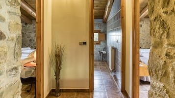 3 dormitorios, tabla de planchar con plancha, wifi gratis y ropa de cama