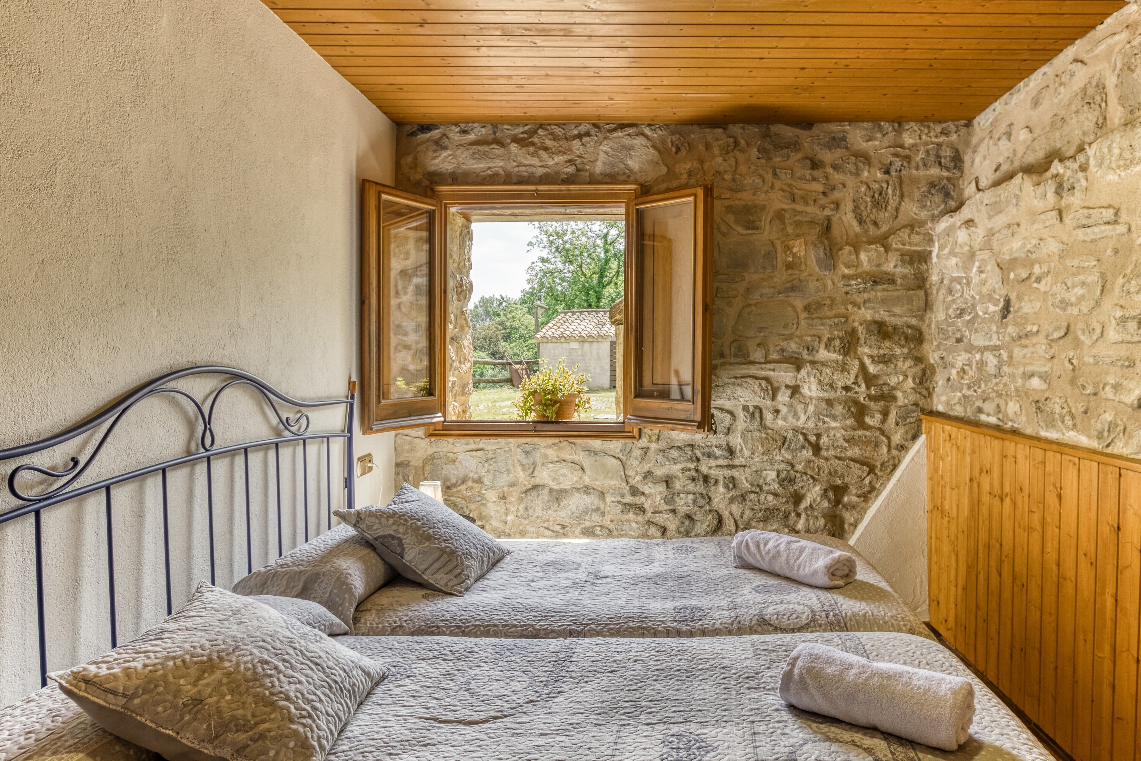 2 chambres, fer et planche à repasser, Wi-Fi gratuit, draps fournis