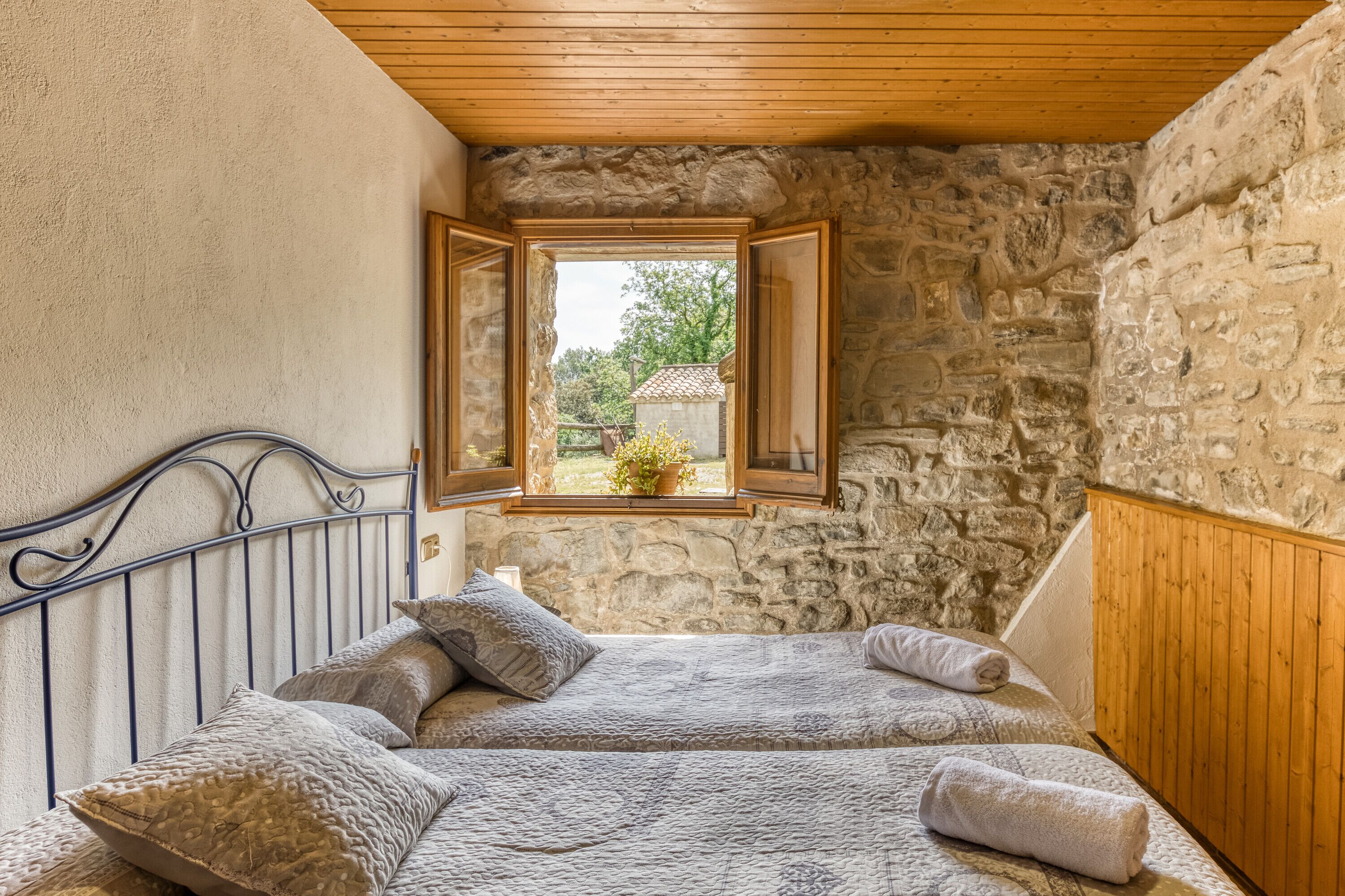 2 habitaciones, tabla de planchar con plancha y wifi gratis 