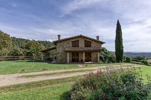 Exterior - Holiday Home 'El Paller 2 De Can Soler' with Mountain Views, Shared Pool and Wi-Fi (Unknown)