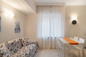 Dining - Apartment 'Giale' with Sea View, Wi-Fi and Air Conditioning (Alassio)