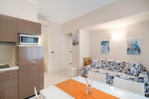 TV - Apartment 'Giale' with Sea View, Wi-Fi and Air Conditioning (Alassio)