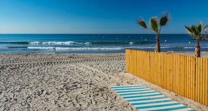 Holiday Home 'Tout Confort' with Private Terrace, Wi-Fi and Air Conditioning