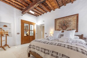 5 soverom, strykejern/-brett, wi-fi (inkludert) og sengetøy