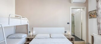 Apartment 'Grande Struttura - Quadrupla' with Balcony, Wi-Fi and Air Conditioning