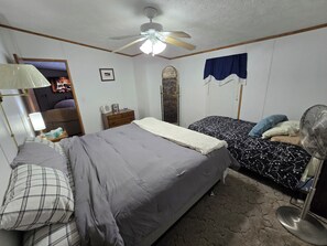 3 chambres, bureau, Wi-Fi gratuit, draps fournis