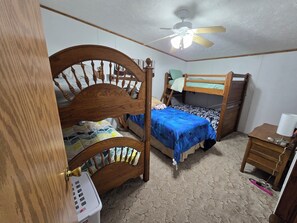 3 bedrooms, desk, free WiFi, bed sheets