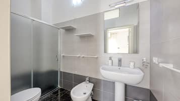 Doccia, asciugacapelli, asciugamani