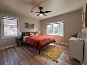 2 bedrooms, iron/ironing board, travel cot, free WiFi - Charming 2-bedroom house in Warner Robins with WiFi and AC (Warner Robins)