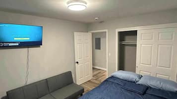 Royal Double Room, 1 Queen Bed, Non Smoking | Desk, laptop workspace, iron/ironing board, free WiFi