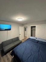 Escritorio y espacio para trabajar con laptop