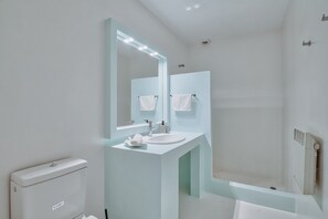 Dusche, Haartrockner, Handtücher