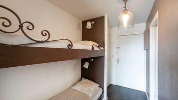 Fer et planche Ă repasser, Wi-Fi gratuit, draps fournis