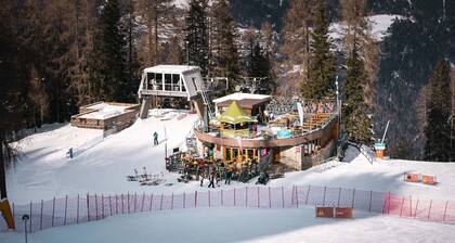 Appartement 'Marilleva 900 Terminal' avec vue sur les montagnes, terrasse privée et Wi-Fi