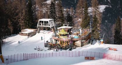 Apartment 'Marilleva 900 Kristall' with Mountain View, Shared Terrace and Wi-Fi