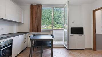 KĂŒhlschrank, Mikrowelle, Ofen, Herdplatte