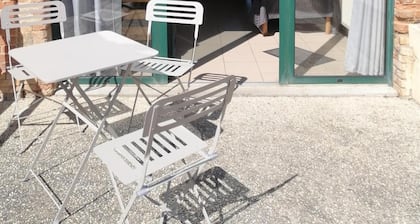 Studio "Du Meslay - Fyé" with Private Terrace, Shared Garden and Wi-Fi