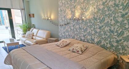 Apartamento estudio 'Le Du Meslay' con terraza privada, jardín compartido y Wi-Fi