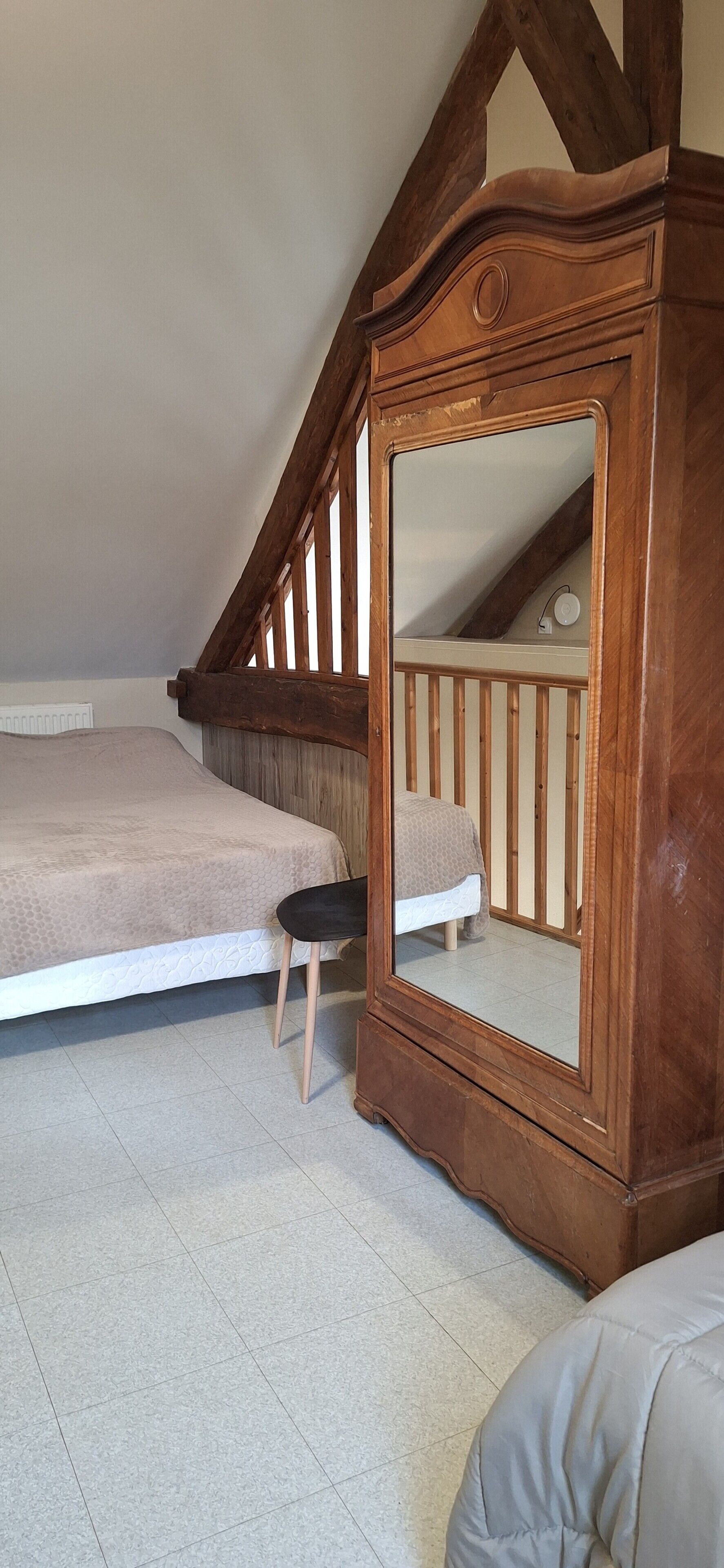 2 室のベッドルーム、アイロン / アイロン台、WiFi (無料)、ベッドシーツ