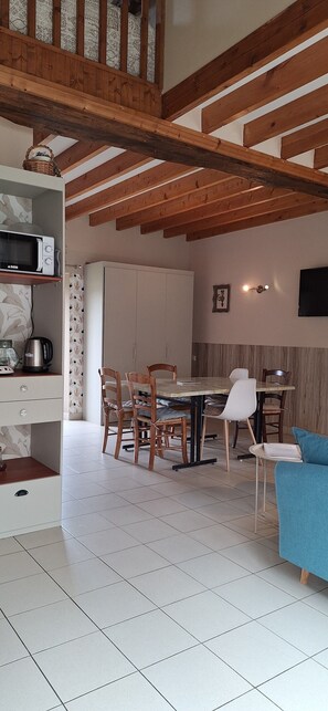 Unclassified image, 3 of 27, button