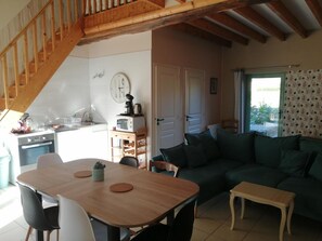 Interior - Holiday Home 'La Maisonnette Du Meslay' with Private Terrace, Shared Garden & Wi-Fi (Fyé)