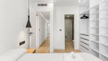 3 slaapkamers, een strijkplank/strijkijzer, gratis wifi, beddengoed