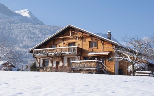 Chalet 'Les Grands Champs Sud' with Mountain View, Private Terrace and Wi-Fi