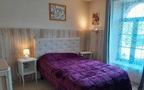 1 habitación, tabla de planchar con plancha, wifi gratis y ropa de cama