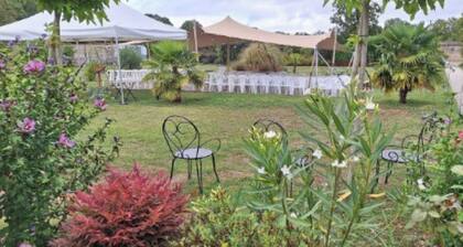 Chambre 'Le Meslay N°1' avec Terrasse partagée, Jardin partagé et Wi-Fi