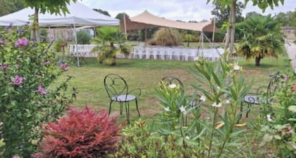 Chambre 'Le Meslay N°3 - Chambre 5 Pers' avec Terrasse partagée, Jardin partagé et Wi-Fi