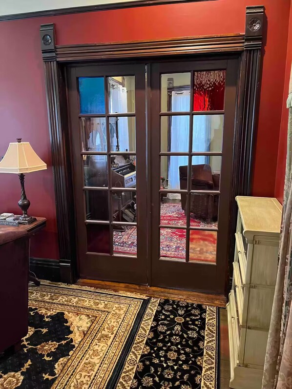 Interior - Restored Victorian, Walk & Bike (Des Moines)