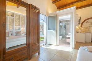 1 habitación, tabla de planchar con plancha, wifi gratis y ropa de cama 