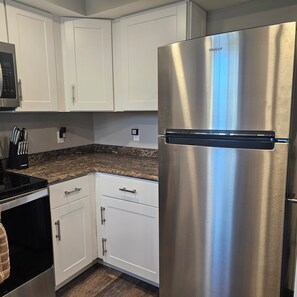 Fridge, microwave, oven, stovetop - Bright New 1 bedroom Retreat (Candler)