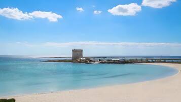 Una spiaggia nelle vicinanze