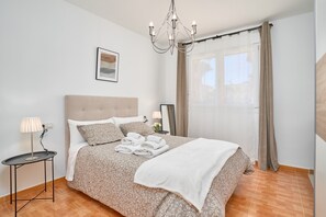 3 bedrooms, iron/ironing board, free WiFi, bed sheets