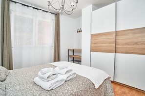 3 bedrooms, iron/ironing board, free WiFi, bed sheets - Apartment 'Los Cactus' with Balcony, Wi-Fi and Air Conditioning (Almuñécar)
