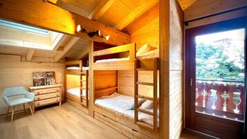 5 bedrooms, free WiFi, bed sheets