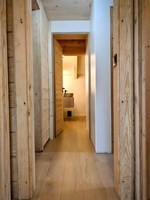 Interior - Chalet 'Valentine' with Mountain View, Private Terrace and Wi-Fi (Les Deux Alpes)